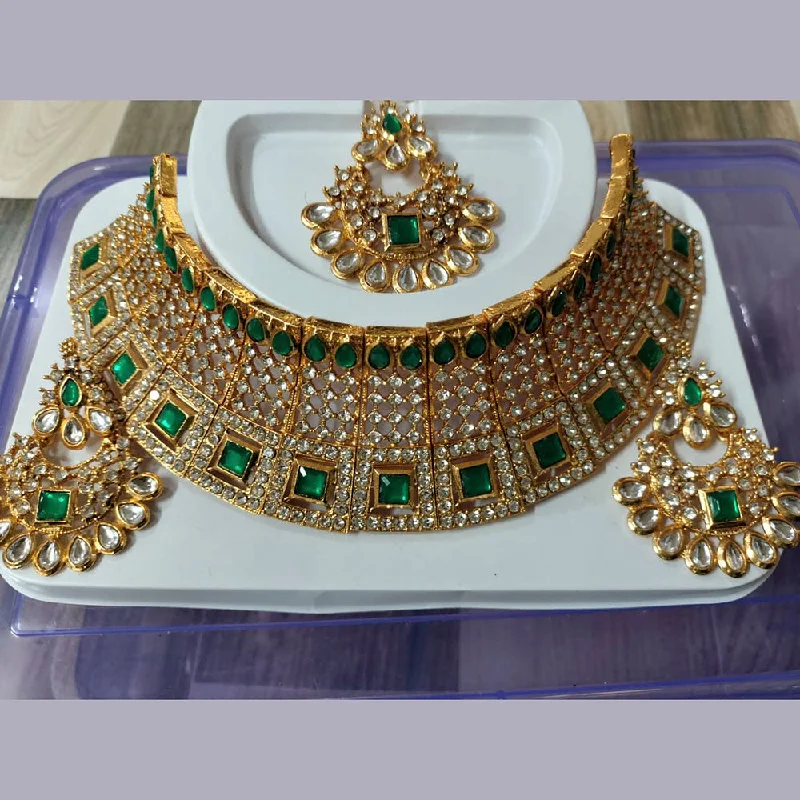 Black Crystal Necklaces-Neetu Art Gold Plated Kundan Stone Choker Necklace Set With Maangtikka